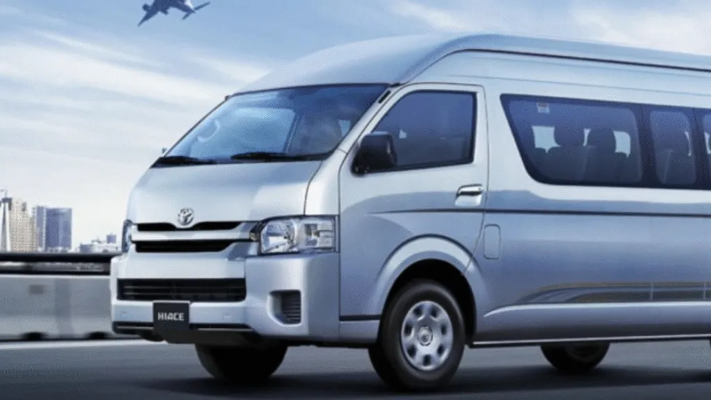 rental mobil Hiace di Jogja, sewa Hiace Yogyakarta, transportasi wisata Jogja, mobil Hiace untuk rombongan, jasa sewa Hiace murah