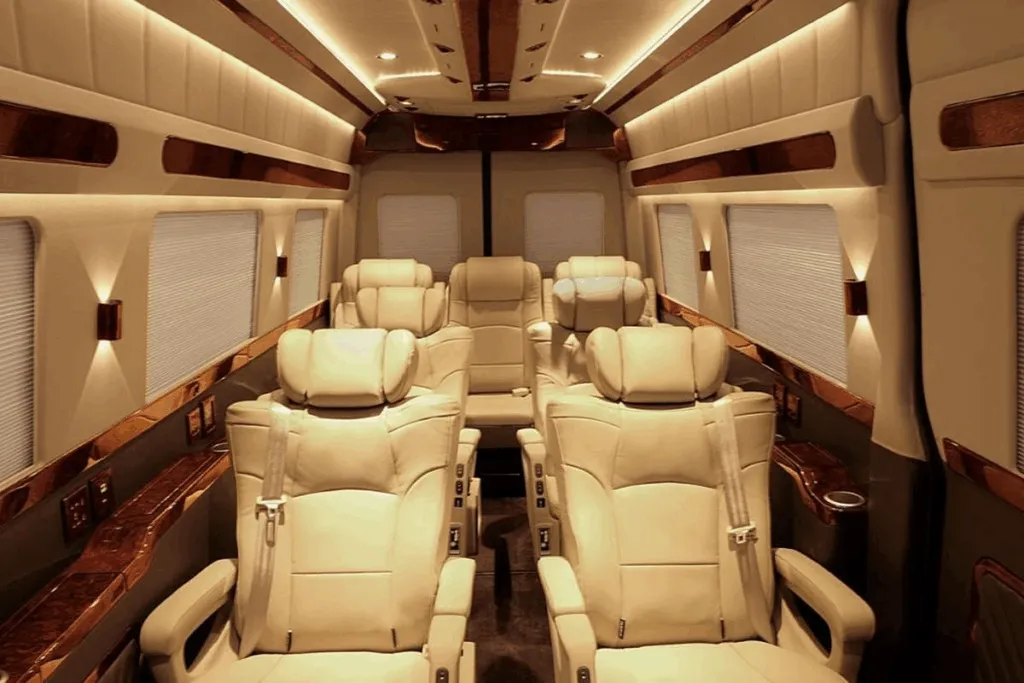Kenapa Pilih Rental Mercy Sprinter Surabaya?