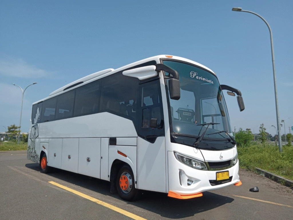 sewa medium bus, transportasi rombongan nyaman, bus pariwisata keluarga, rental bus sedang murah, jasa bus untuk event kantor