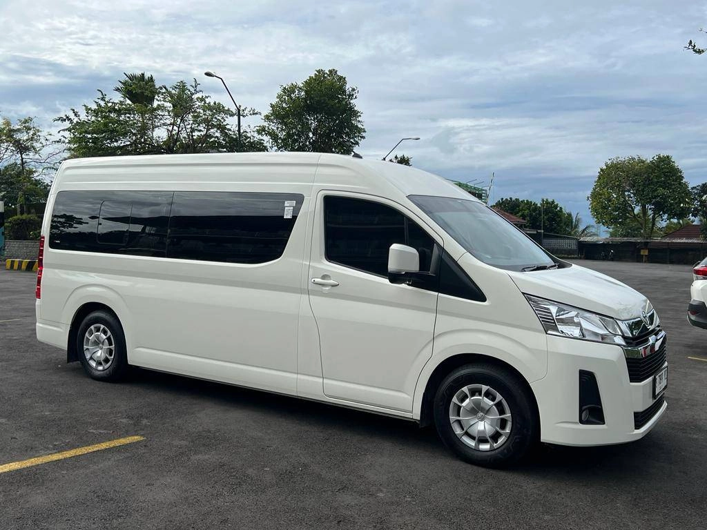 Sewa Mobil Toyota Hiace menawarkan kombinasi sempurna 