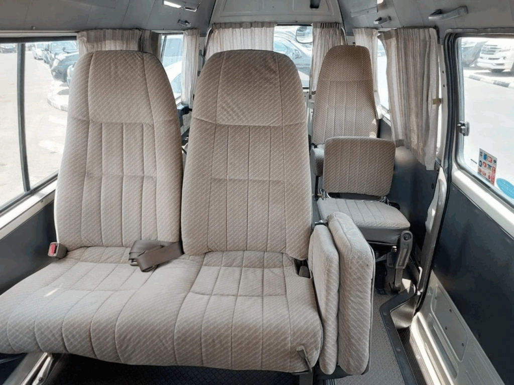 Kapasitas Ideal Hiace 8 Seater