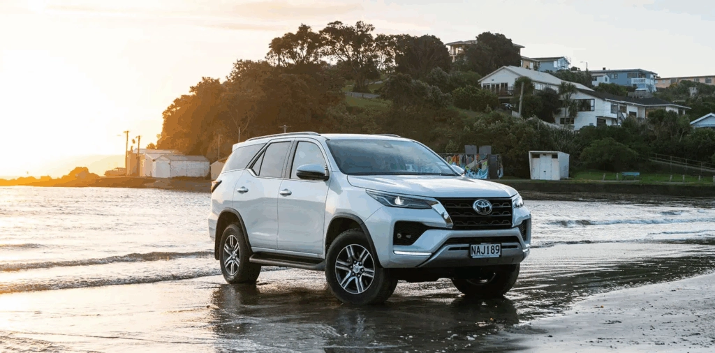 Menjelajahi Destinasi Ikonik dengan Fortuner GR