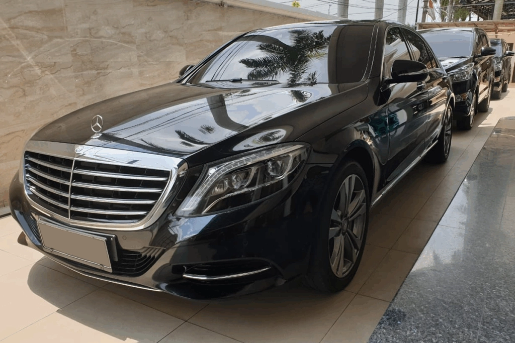 Mengapa Mercy S Class Jadi Idola untuk Sewa Mobil Mewah?