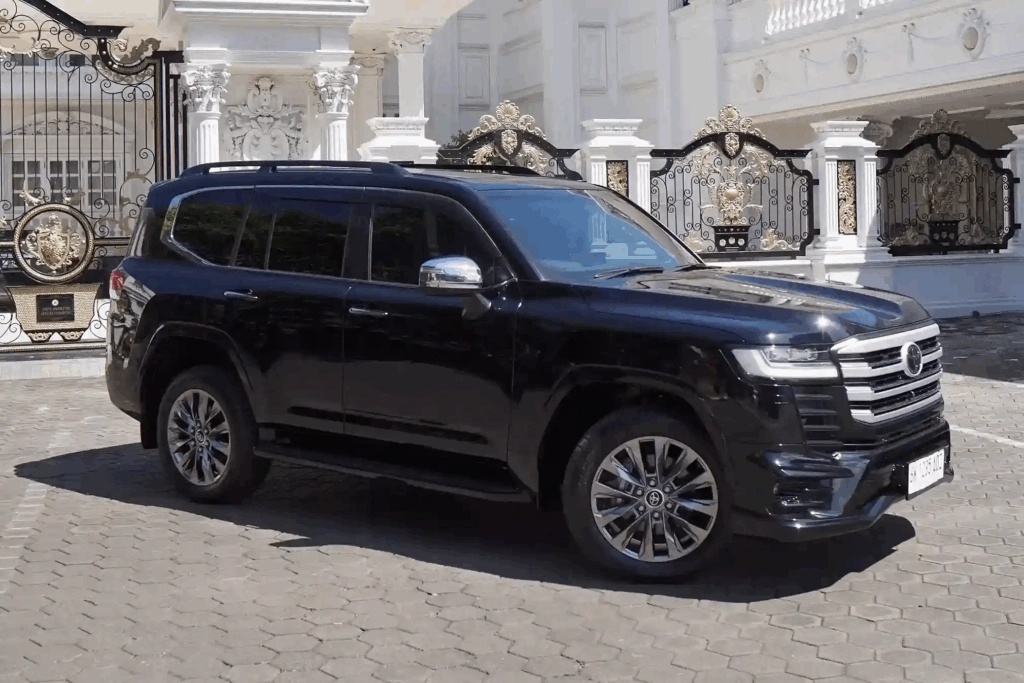 Manfaat Sewa Mobil Plus Sopir di Surabaya